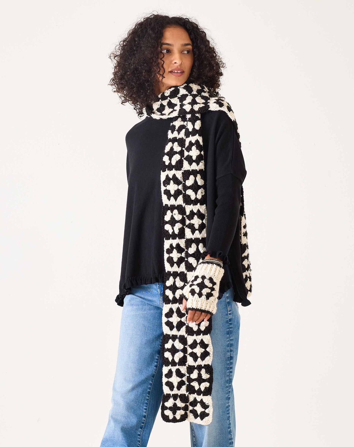 La Paz Crochet Scarf - Cream/Black