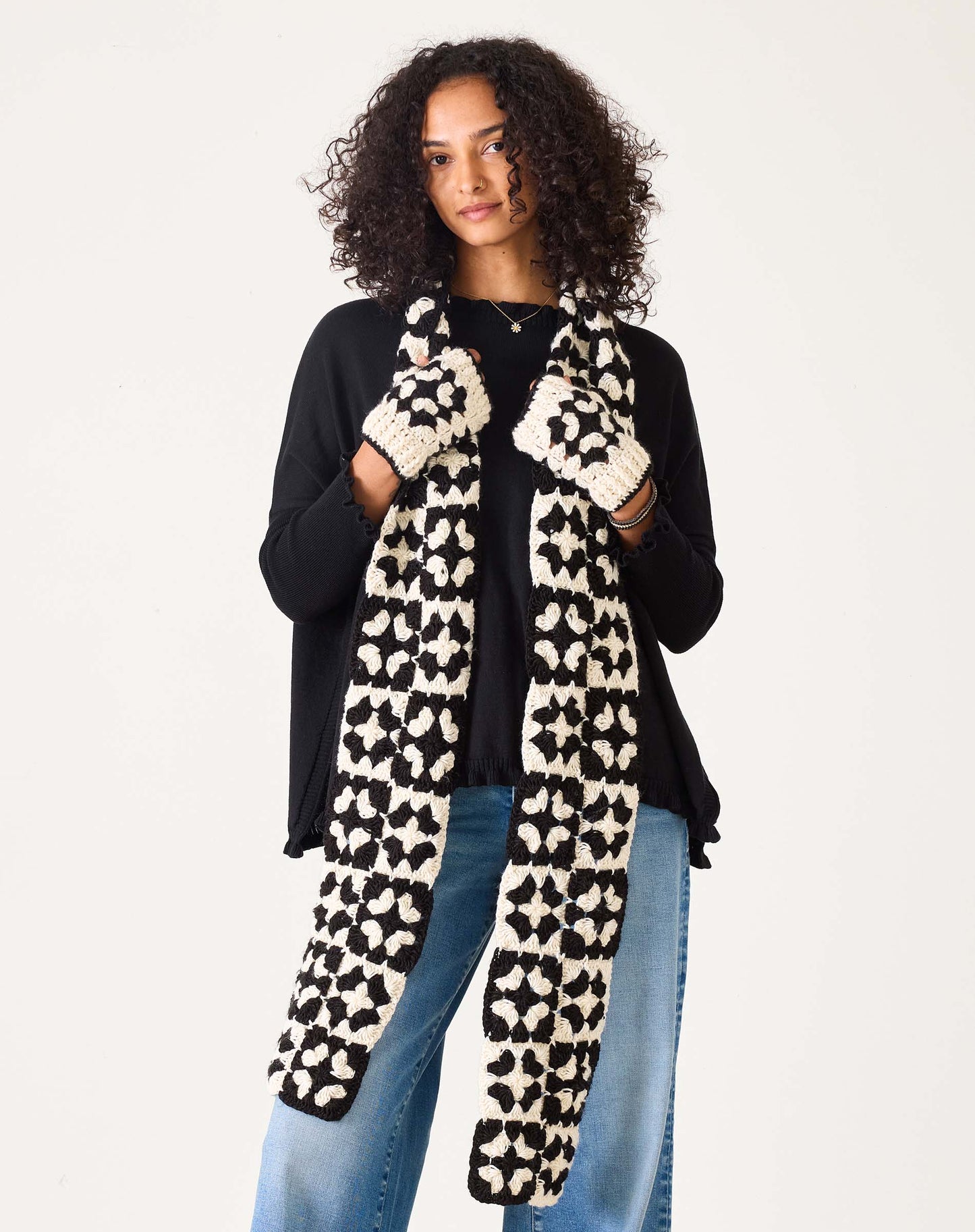 La Paz Crochet Scarf - Cream/Black