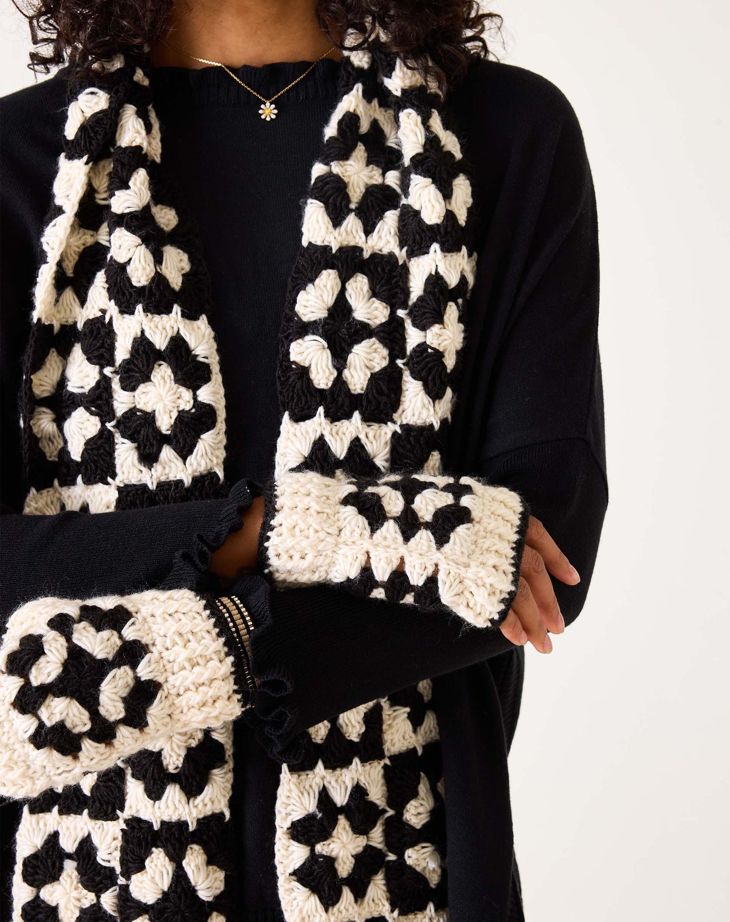 La Paz Crochet Scarf - Cream/Black