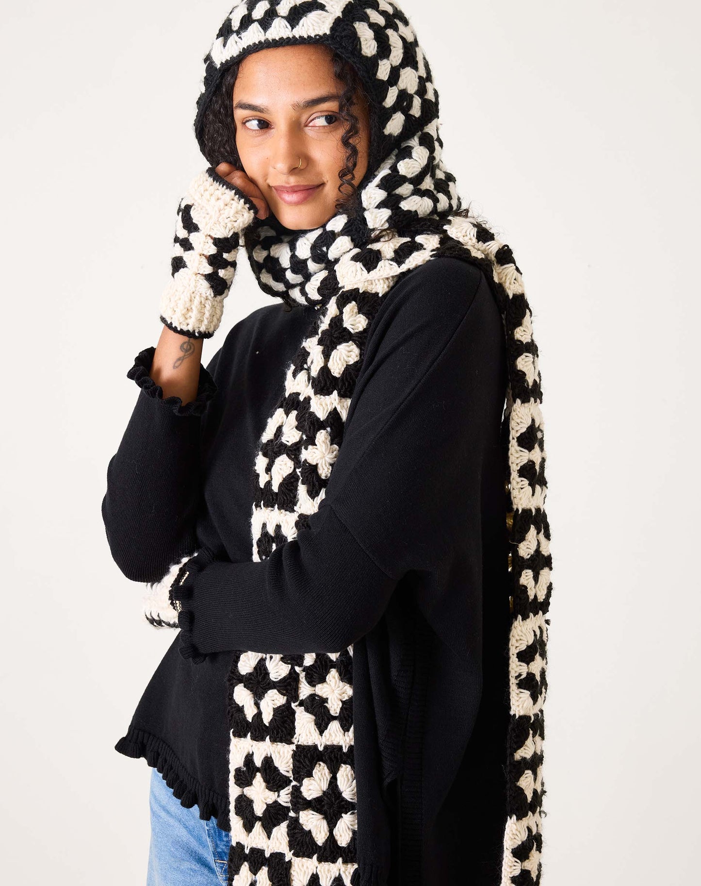 La Paz Crochet Scarf - Cream/Black