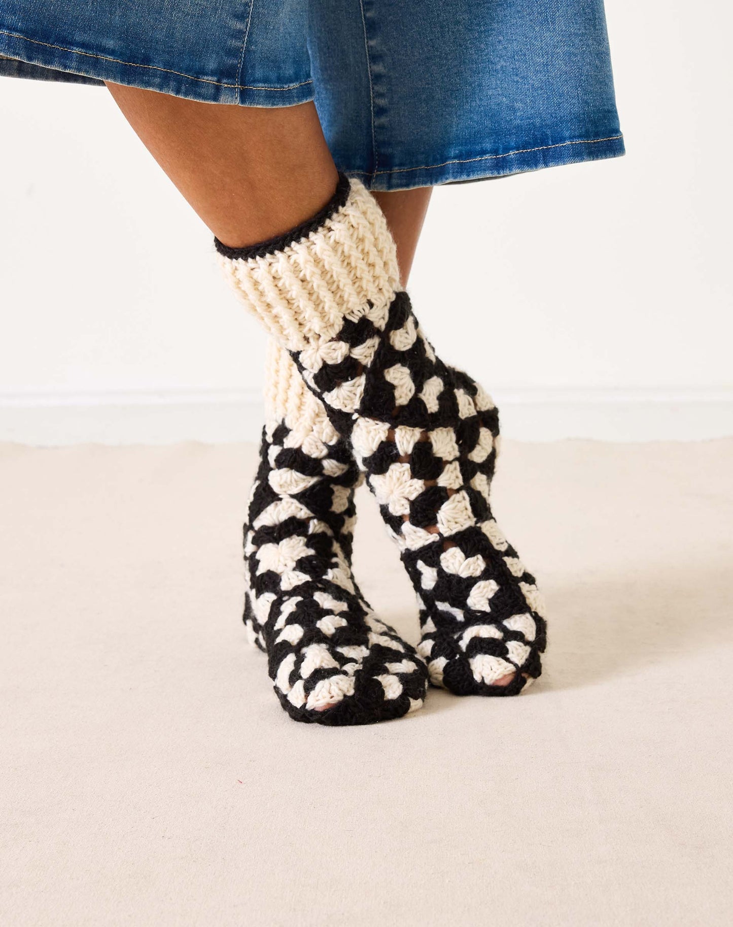 La Paz Crochet Slipper Socks - Cream/Black